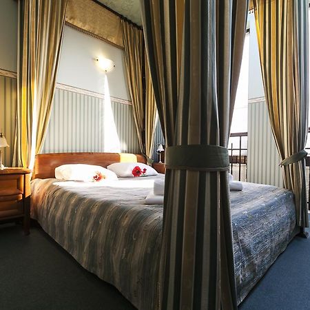 Fort Hotel Varsovie Extérieur photo