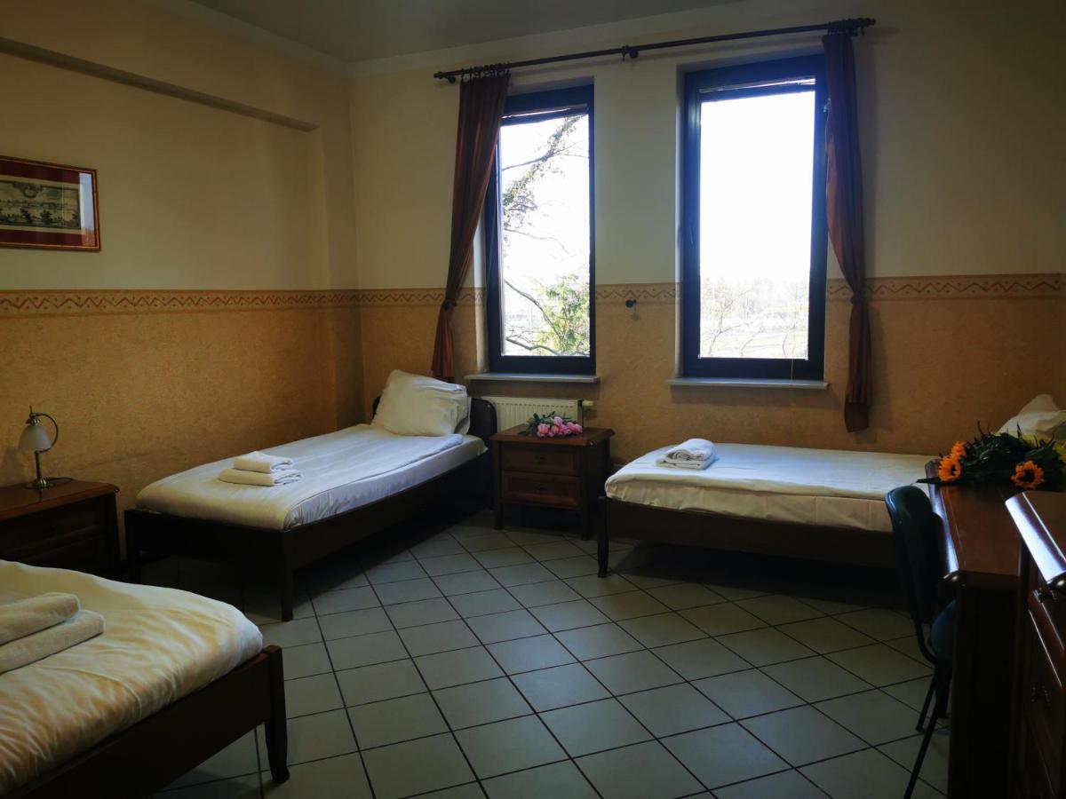 Fort Hotel Varsovie Extérieur photo