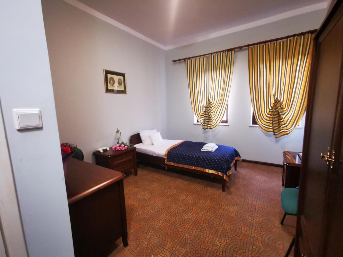 Fort Hotel Varsovie Extérieur photo
