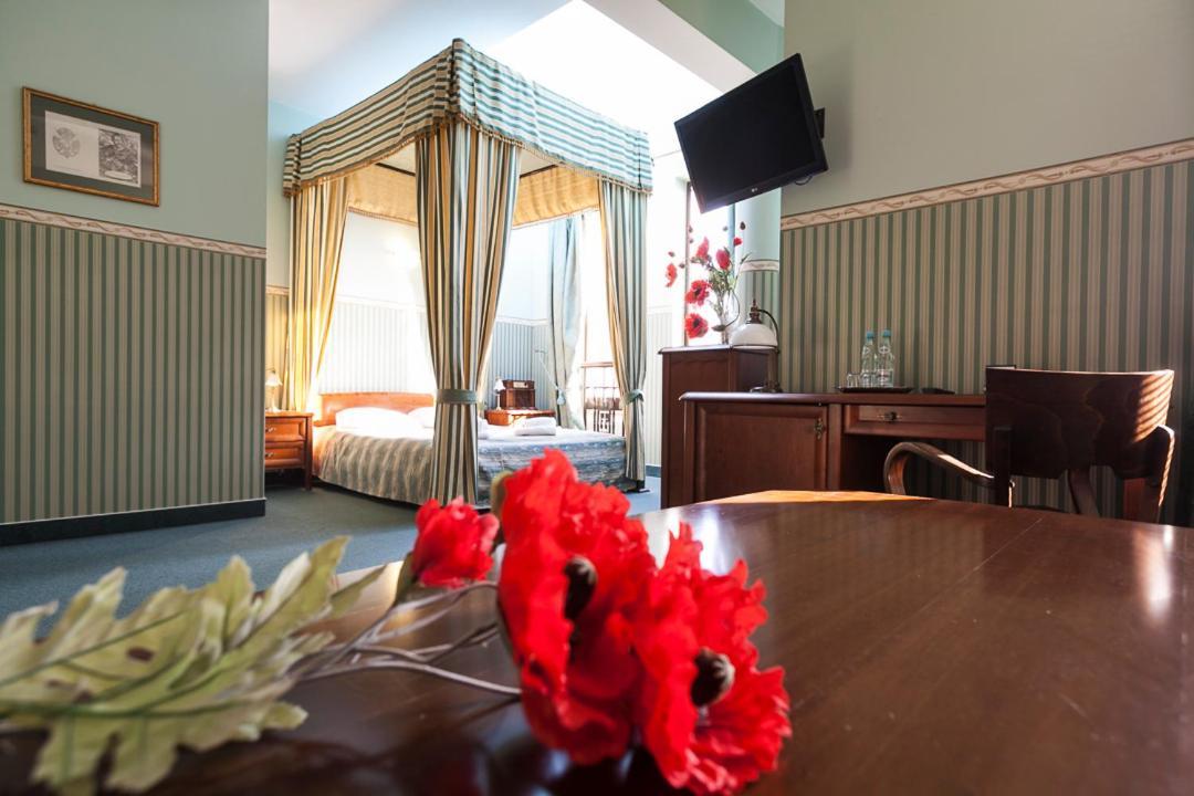 Fort Hotel Varsovie Extérieur photo