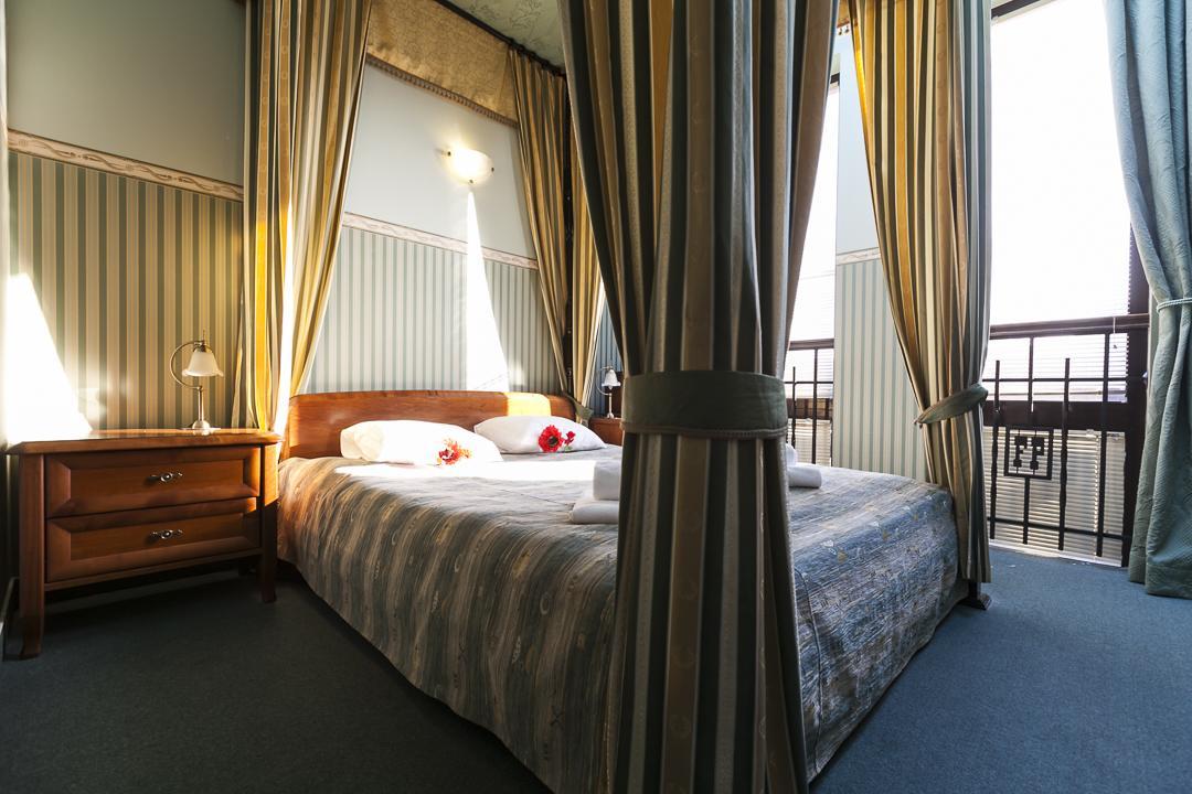 Fort Hotel Varsovie Extérieur photo