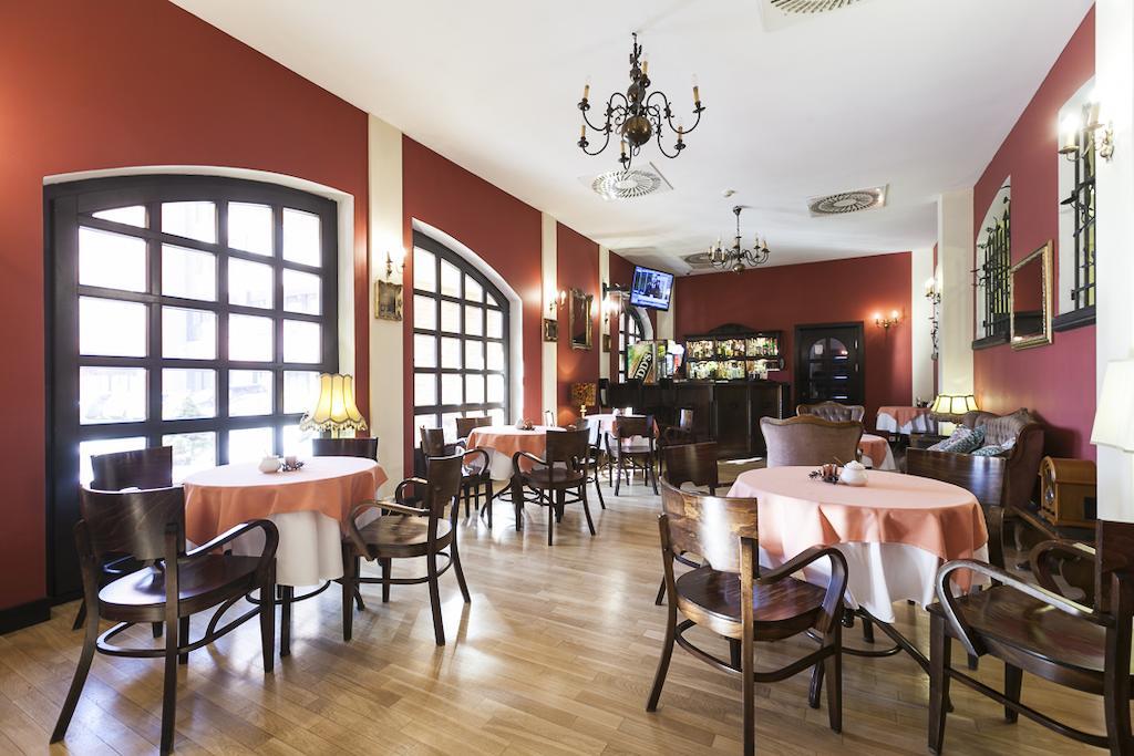 Fort Hotel Varsovie Extérieur photo