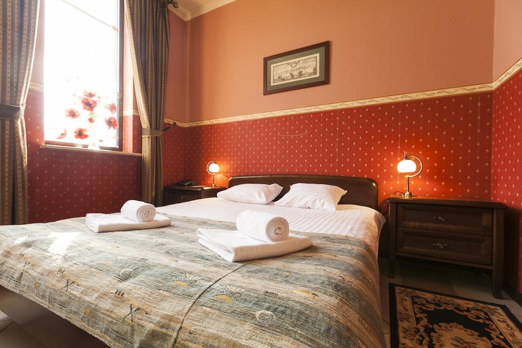 Fort Hotel Varsovie Extérieur photo