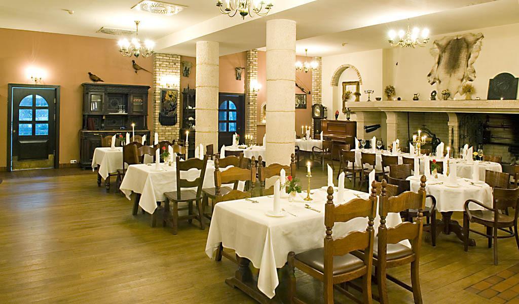Fort Hotel Varsovie Extérieur photo